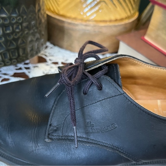 Dr. Marten Black leather Oxford three eyelet shoe. - Picture 5 of 7